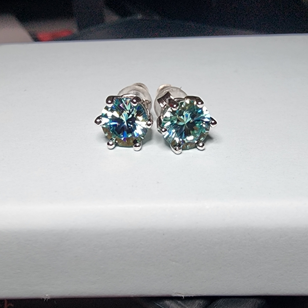 New Gorgeous 2ct Blue Moissanite Diamond Stud Earrings - Picture 9 of 12